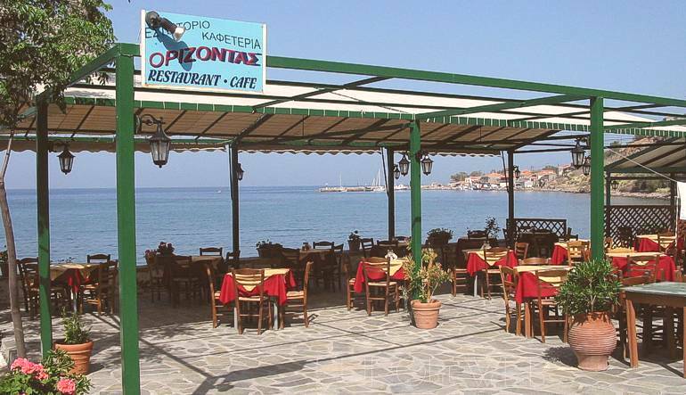 Orizontas Cafe - Restaurant of Molivos (Molyvos) beach right in the heart of Molivos :: Lesvos island, Greece